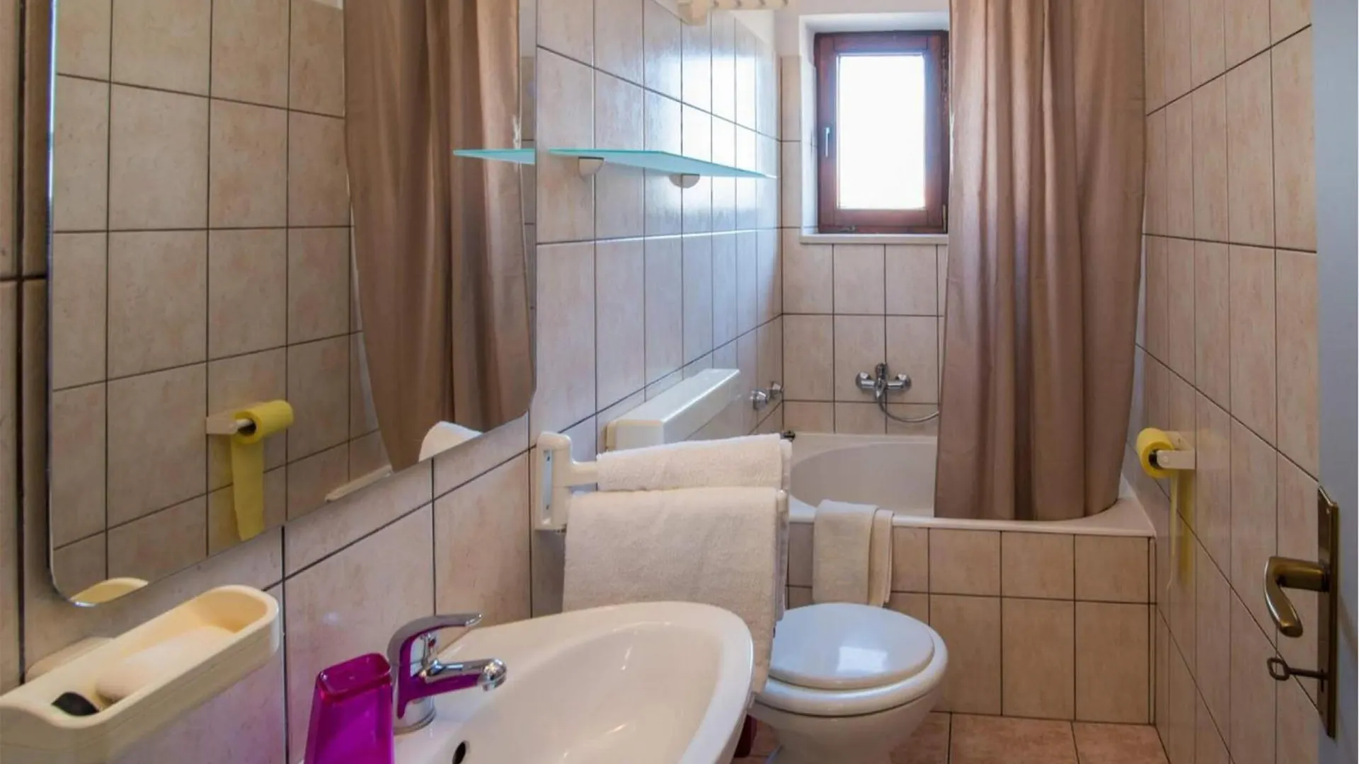 1 Bedroom Cozy Apartment In Vrbnik