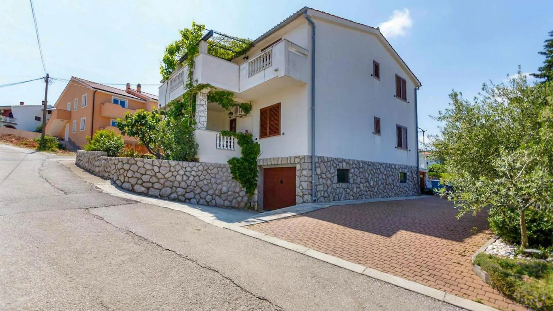 1 Bedroom Cozy Apartment In Vrbnik